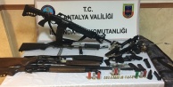 Silah kaçakçısı kıskıvrak yakalandı