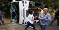 Turistleri taşıyan midibüs devrildi: 6 yaralı var