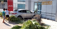 Otomobil sağlık merkezine girdi