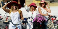Şık kadınlar pedal çevirecek