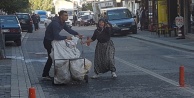 Kağıt toplama aracını başkasında gördü, ortalığı birbirine kattı