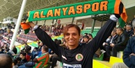 Alanyaspor maçlarını kaçırmayan bayan başhekim