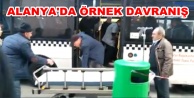 Bayılan genç kız halk otobüsüyle hastaneye yetiştirildi