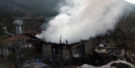 Yaşlı çiftin evi yangında kullanılamaz hale geldi