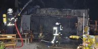 Yangında iş yeri kullanılamaz hale geldi