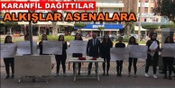 Asenalar karanfil dağıttılar