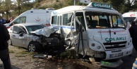 Kontrolden çıkan otomobil minibüse çarptı: 8 yaralı