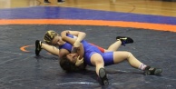 Kadınlar Alanya'da güreşiyor