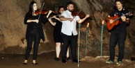 Mağara içinde müzik keyfi
