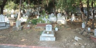 Mezarı tahrip edip "Bu iş bitmedi" yazan şüpheli yakalandı