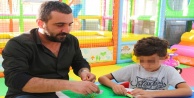 Servisin çocuğu okulda bıraktığı iddiası