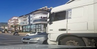 Alanya'da TIR ile otomobil çarpıştı