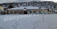 Alanya'da okulu kar bastı!
