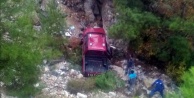 Alanya’da kamyonet uçurumdan yuvarlandı: 1 ölü, 1 yaralı