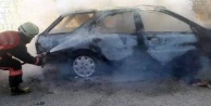 Alanya’da park halindeki araç alev alev yandı
