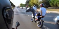 Alanya’da tek teker şovu yapan motosikletli dehşet saçtı
