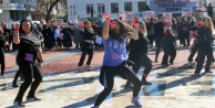 Kadına şiddete karşı zumbalı protesto