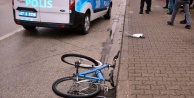 Otomobilin çarptığı bisikletli hayatını kaybetti
