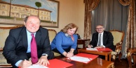 Hayırsever aile bağış protokolünü imzaladı