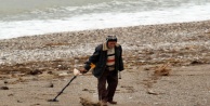 Tatilciler gitti sahiller altın avcılarına kaldı