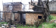 Alanya'da ahşap ev yangında kül oldu