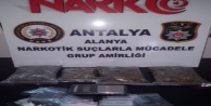 Alanya'da kargoyla uyuşturucuya polis baskını
