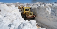 Antalya'da karla mücadele