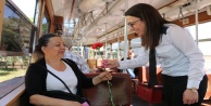 Böcek'ten nostaljik tramvayda annelere sürpriz
