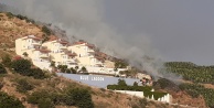 Gazipaşa'da villaların yamacında korkutan muz bahçesi yangını