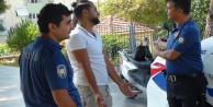 Motosiklet denetiminde bayan arkadaşını bırakıp kaçtı