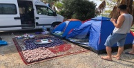 Alanya'da turistik plajlar çadır kente dönüştü