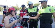 Alanya polisi sürücülerle bayramlaştı
