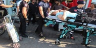 Kaldırımda yürüyen kadının üzerine pazar arabası düştü