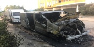 Kundakçı minibüse benzin döküp yaktı