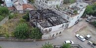 Tarihi konağın yanan kalıntıları, mahallenin korkulu rüyası oldu