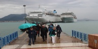 Alanya'ya bir günde iki lüks gemiyle 2 bin turist geldi