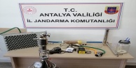 Evinde kurduğu alkol imalatı düzeneğini sosyal medyada paylaşınca yakalandı