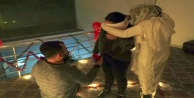 'Son duanı et' deyip evlenme teklifi yaptı