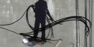Alanya’da kongre merkezinin kablolarını çalan 2 hırsız yakalandı