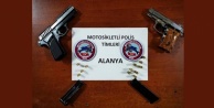 Alanya'da polis yaptığı uygulamada 2 silah ve çok sayıda mermi ele geçirdi