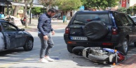 Alanya’da kaza yapan genç öfkesini motosikletten çıkardı