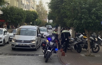 Alanya'da motosikletli kaçtı polis kovaladı