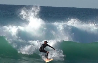 Alanya'da sörfçüler dev dalgaları fırsat bildi