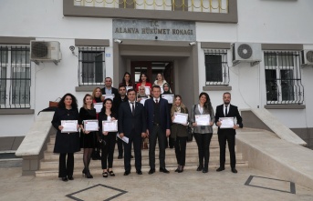 Kaymakam Ürkmezer'den öğretmenlere başarı belgesi