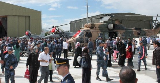 Yemin Edip Savaş Uçaklarına Bindiler 
