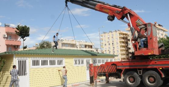 Yenişehir’deki Okullara Prefabrik Soyunma Kabinleri Yerleştiriliyor 