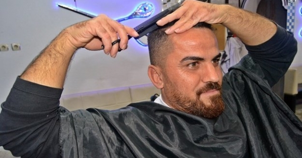 KEND N TIRA EDEN BERBER A IRTIYOR KEND N TIRA EDEN BERBER A IRTIYOR