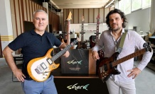 Elektro gitarı yeniden yarattılar