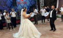 Gül farkı! Kuzeni için 40 davulcu buldu