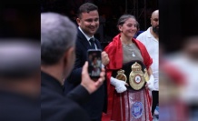 ALKÜ'lü Seren Dünya Şampiyonunu yenip altın kemerin sahibi oldu